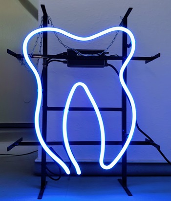 Zahnsymbol aus Neonglas