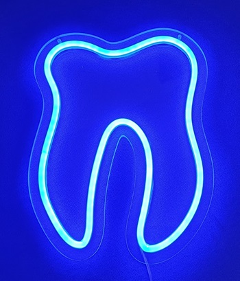 Neonzahn blau LED Fenster