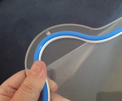 Neonzahn fürs Fenster