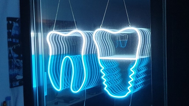 Leuchtschilder für die Dentalbranche