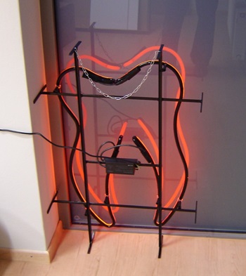 Zahnwurzel Leuchtzahn Neon